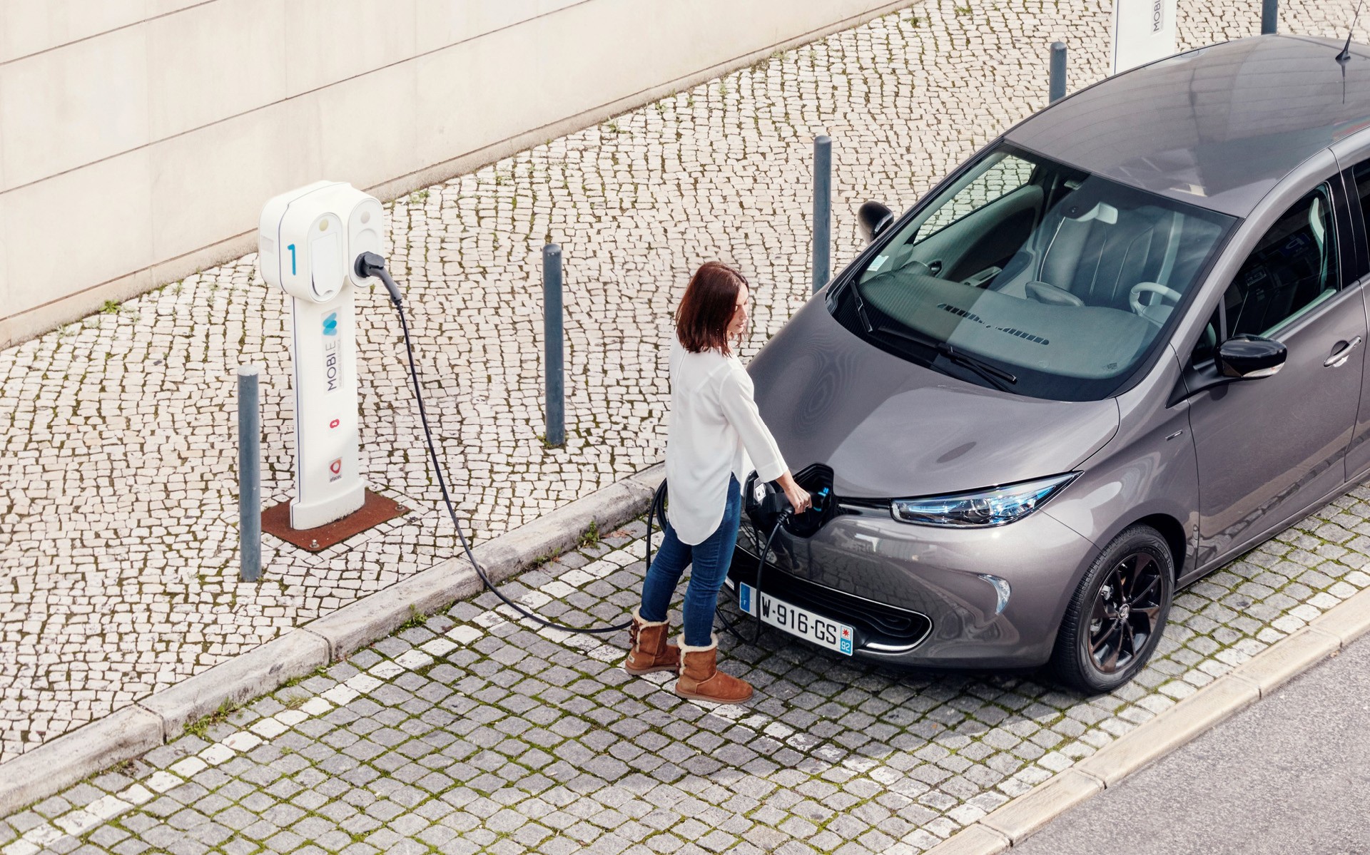 Bloomberg: Τα ηλεκτρικά αυτοκίνητα θα είναι φθηνότερα από τα diesel και βενζίνης