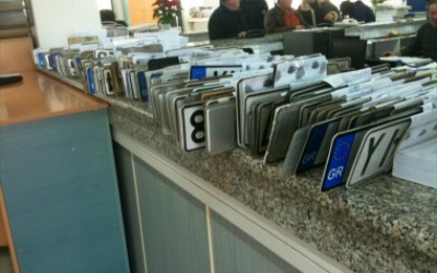 Σε ποιο δρόμο της Αθήνας σημειώθηκε ρεκόρ αφαίρεσης πινακίδων