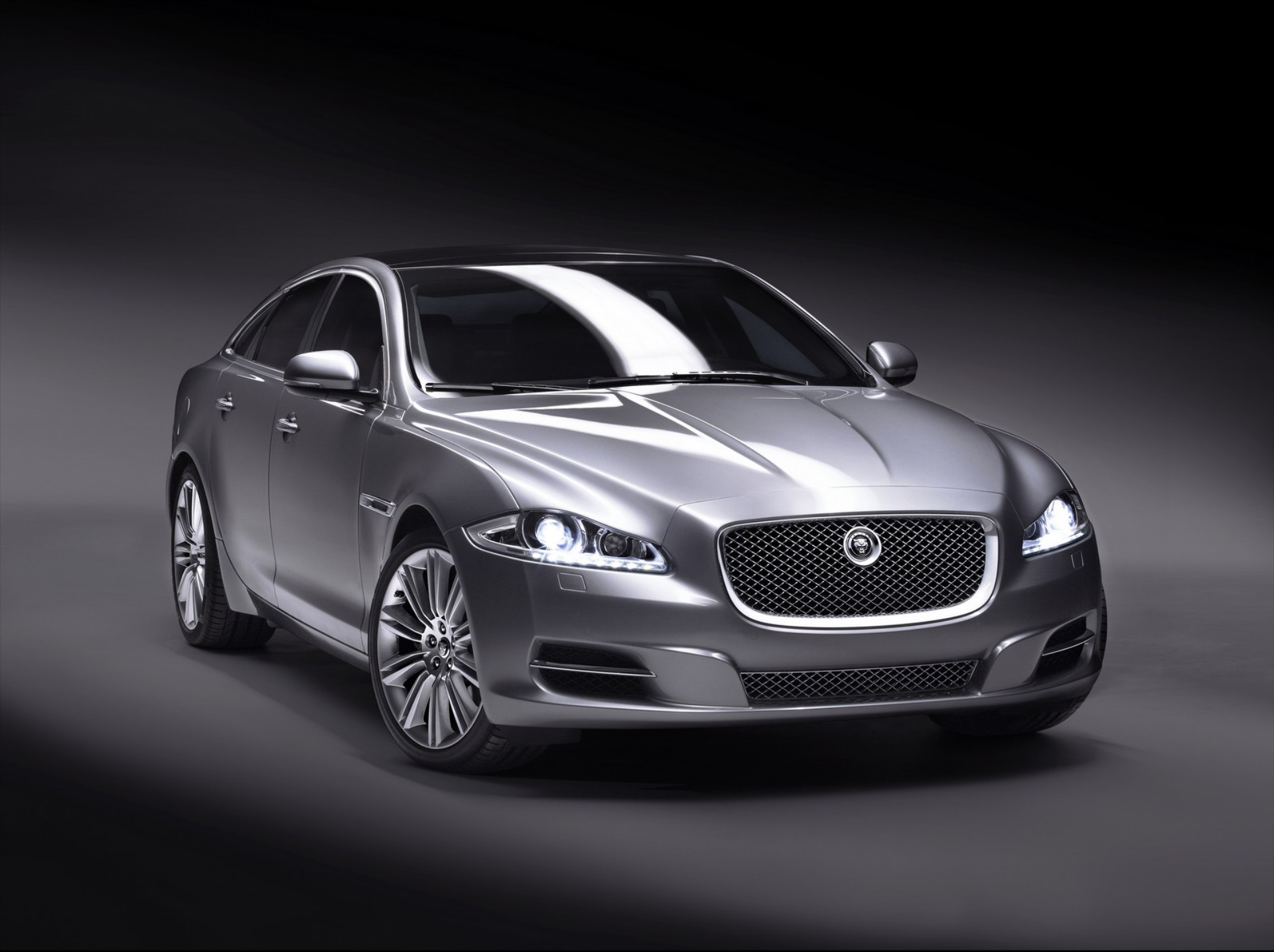 Η Jaguar ετοιμάζει υβριδικό