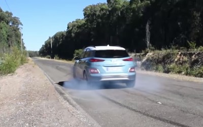 Καίγοντας λάστιχα με ηλεκτρικό Hyundai Kona (video)