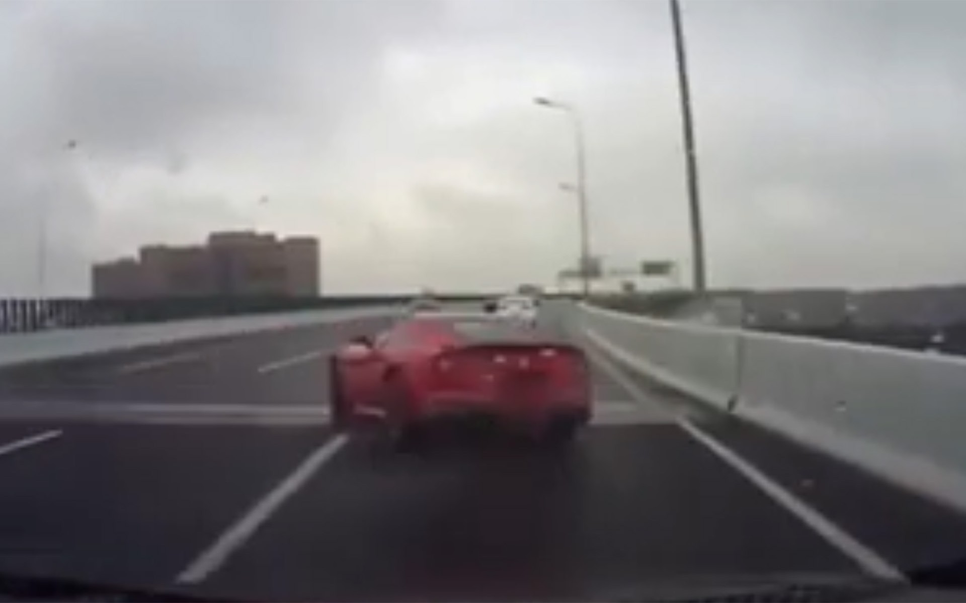Πώς καταστρέφεις μια Ferrari F12 μέσα σε 16 δευτερόλεπτα (video)
