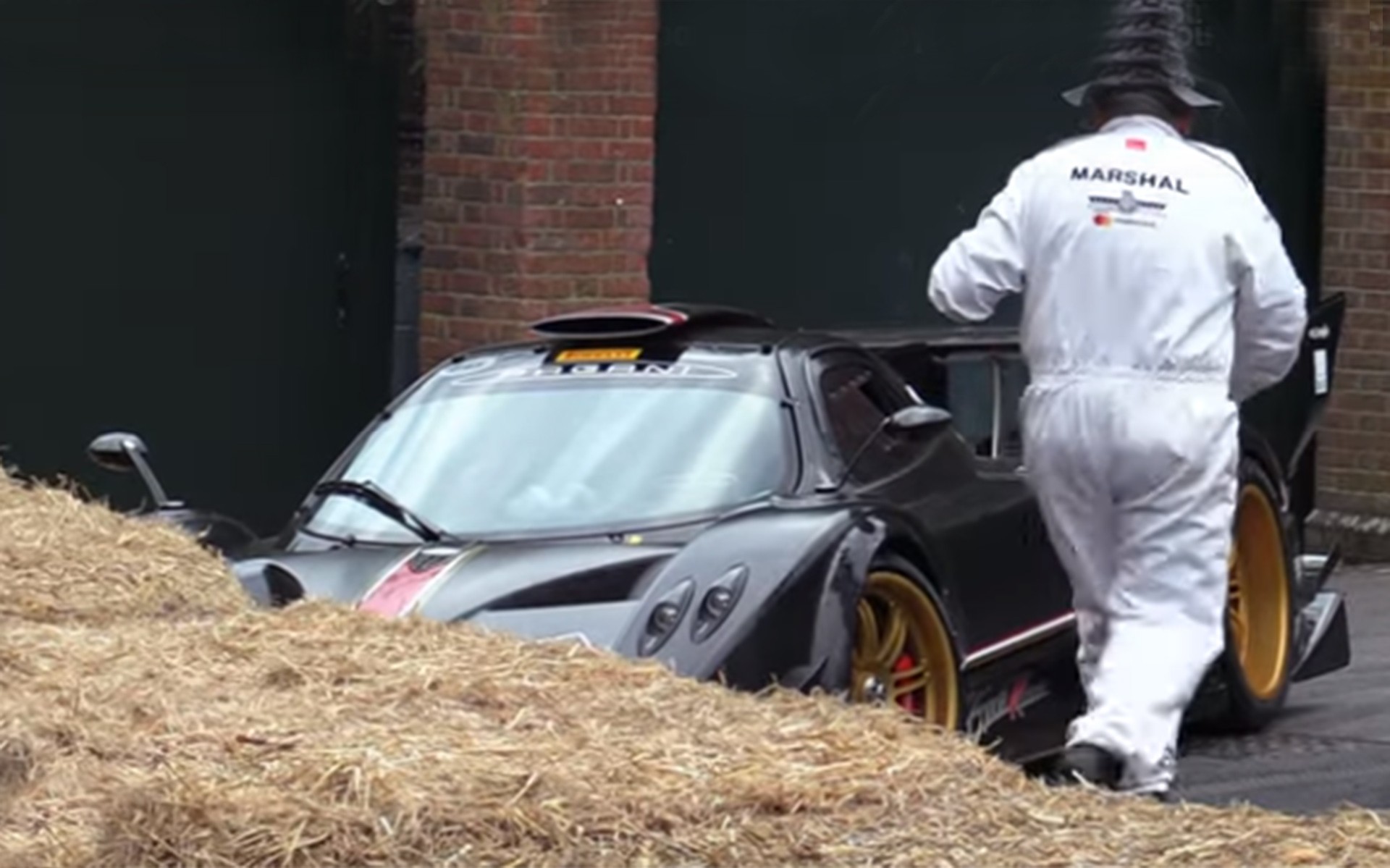 Ένα Pagani Zonda R τράκαρε… χωρίς κανέναν λόγο! (video)