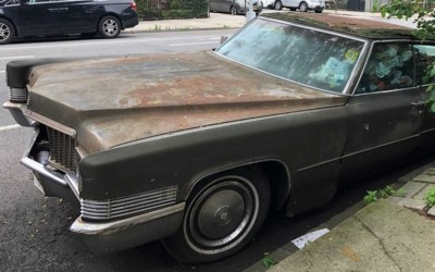 Απομάκρυναν Cadillac που βρισκόταν στο ίδιο σημείο επί 25 χρόνια!