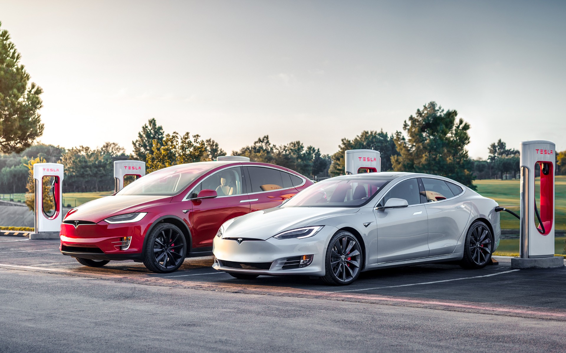 Netflix και Youtube σε πραγματικό χρόνο στα Tesla!