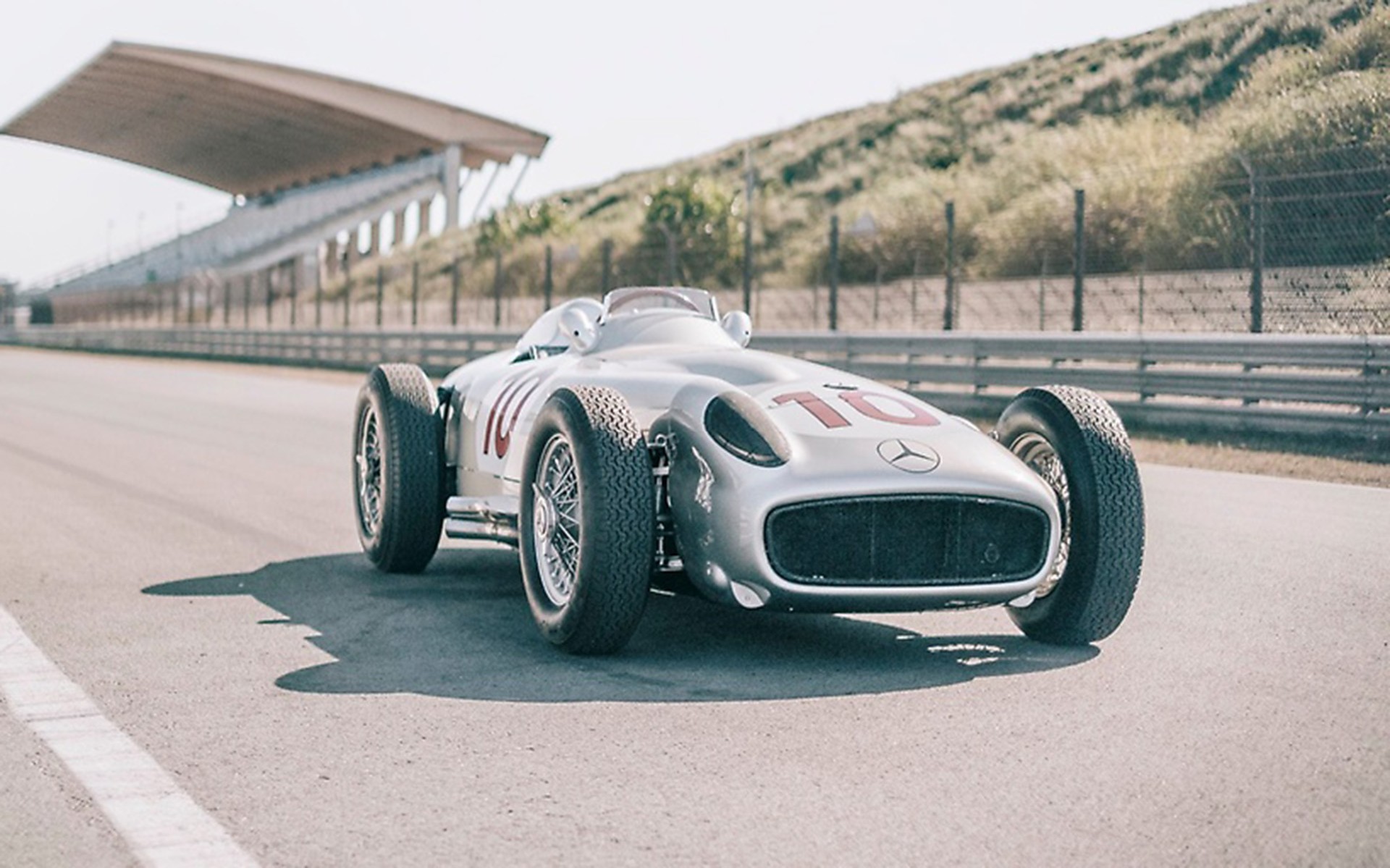 Οι κορυφαίες στιγμές της Mercedes-Benz στον μηχανοκίνητο αθλητισμό (video)