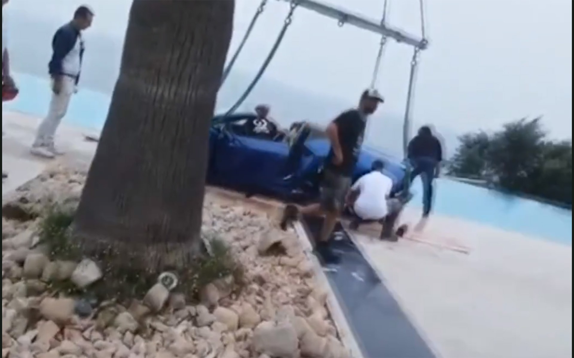Η πρώην του Neymar έριξε μία Lamborghini σε πισίνα επειδή φορούσε ψηλοτάκουνα! (vid)