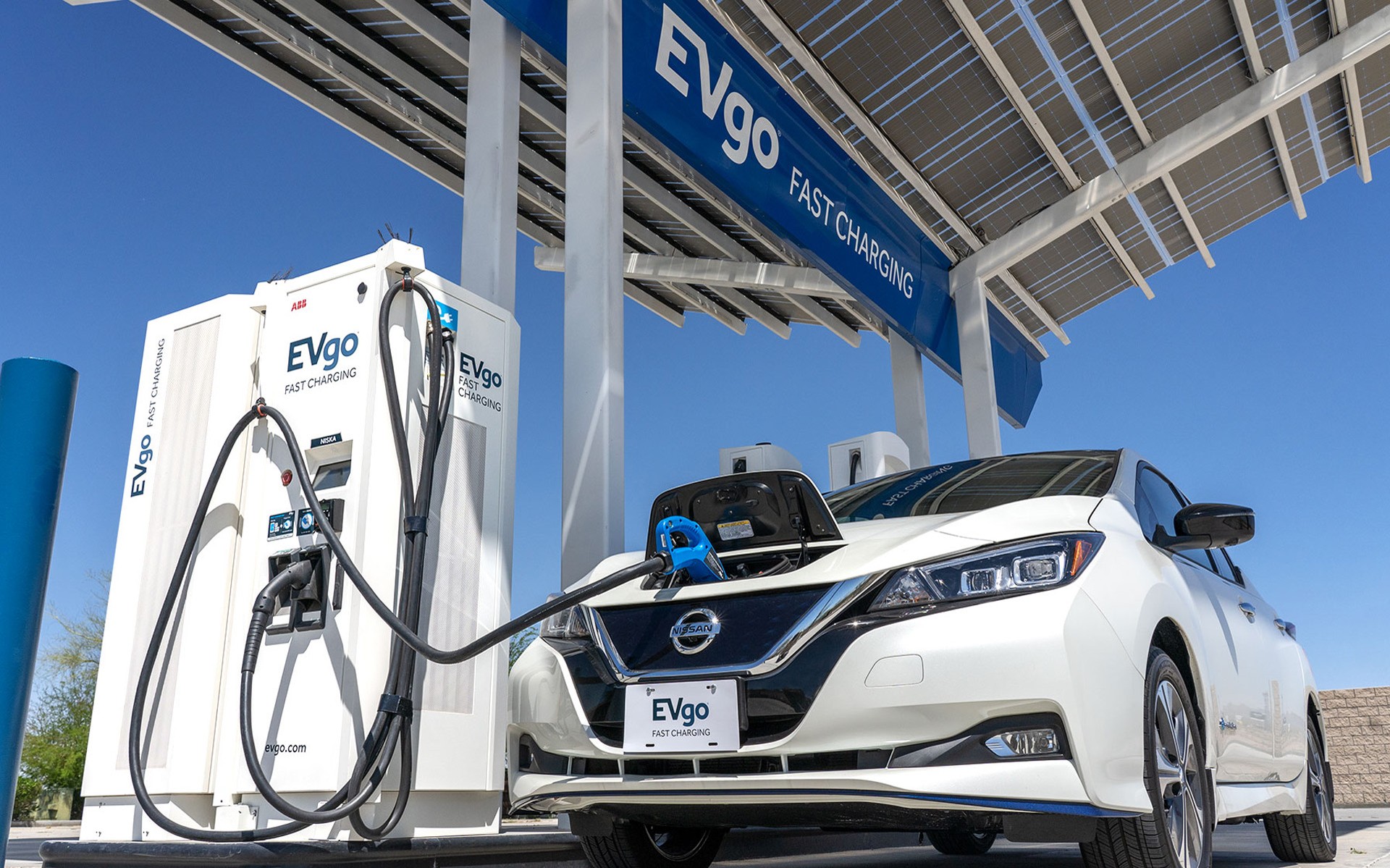 200 νέοι ταχυφορτιστές από την Nissan και την EVgo