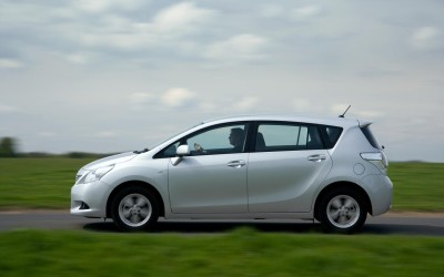 Υβριδικό MPV από την Toyota