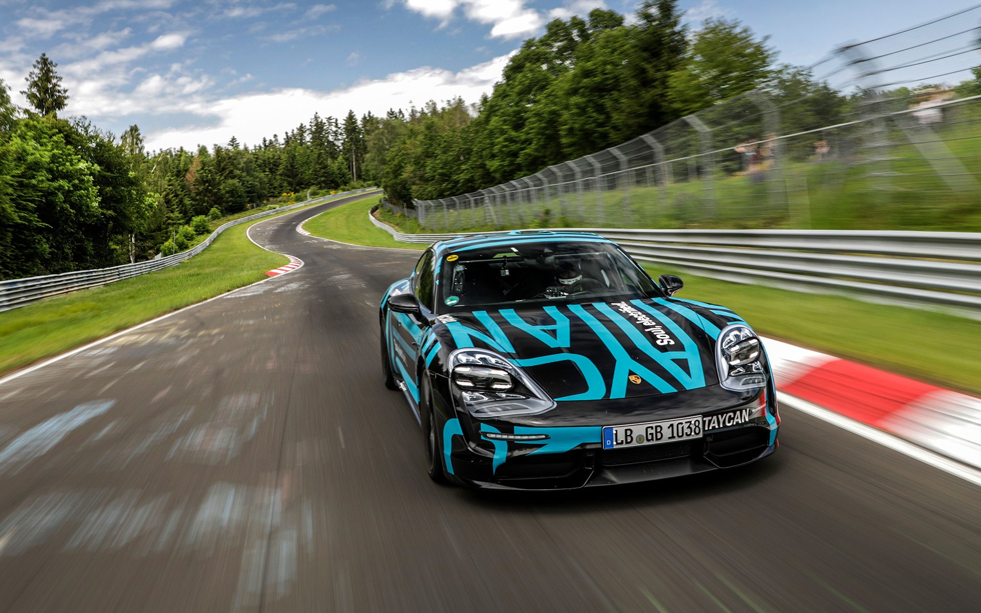 Ρεκόρ στο Nurburgring για την Porsche Taycan (video)