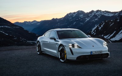 Taycan: Το ηλεκτρικό, τετράθυρο, supercar της Porsche (vid)