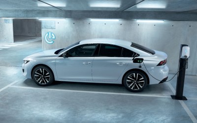 Τα νέα plug-in υβριδικά Peugeot 508 και 508 SW
