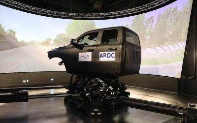 Με τον προσομοιωτή των 10,1 εκ. δολαρίων νομίζεις πως οδηγείς! (video)