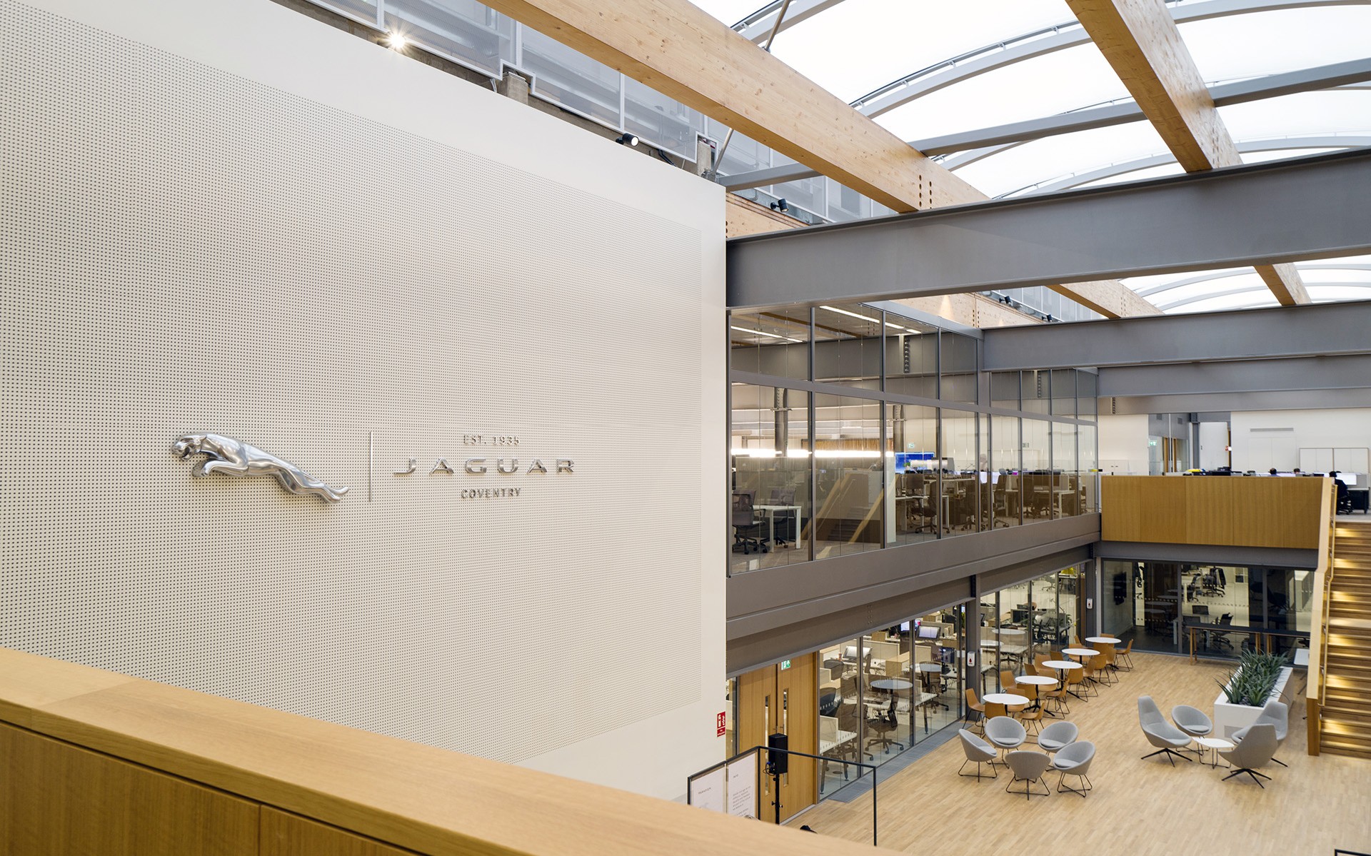 Το νέο υπερσύγχρονο Στούντιο Σχεδιασμού της Jaguar (video)