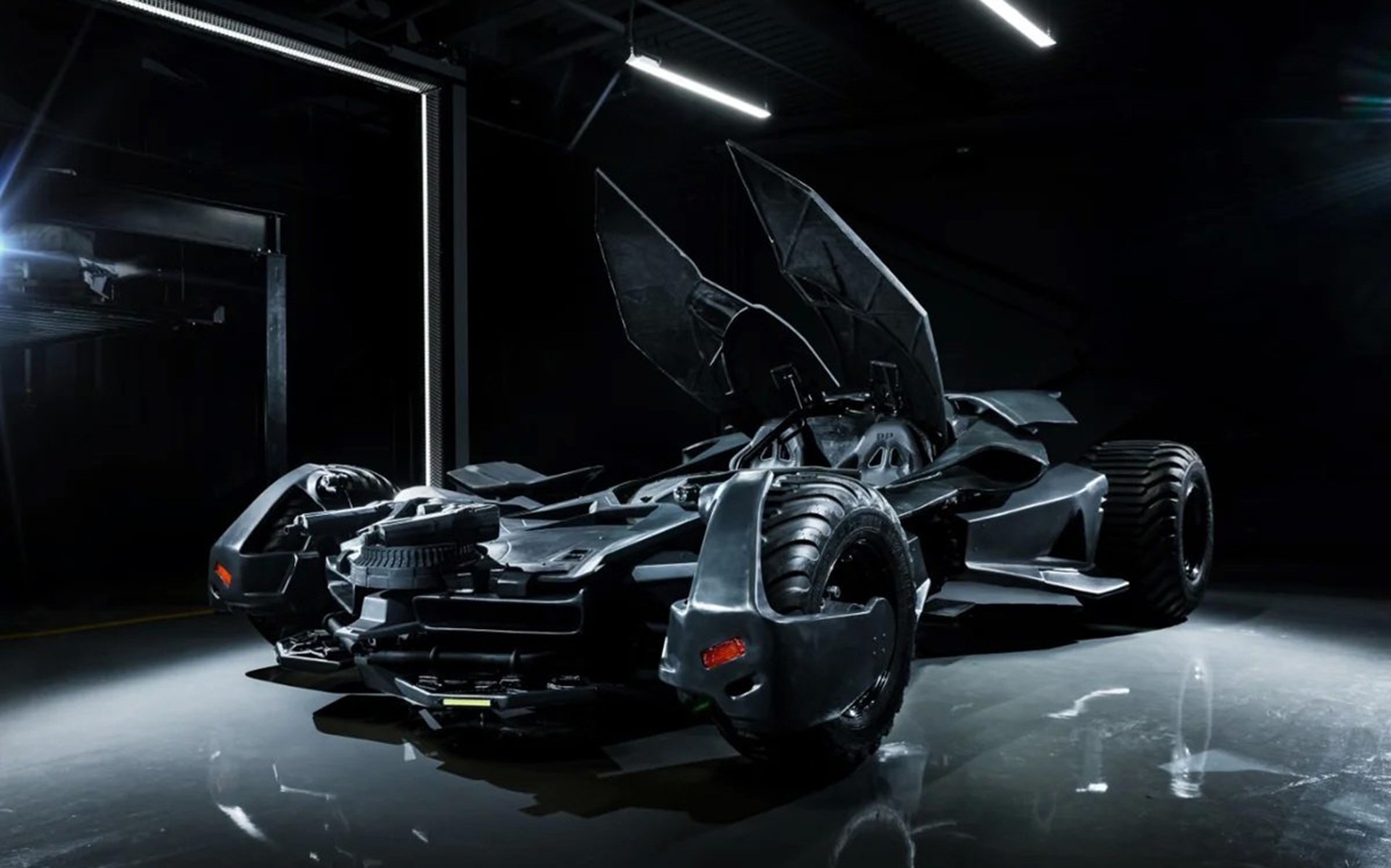 Batmobile αξίας 850.000 δολαρίων για τον επίδοξο άνθρωπο-νυχτερίδα (vid)