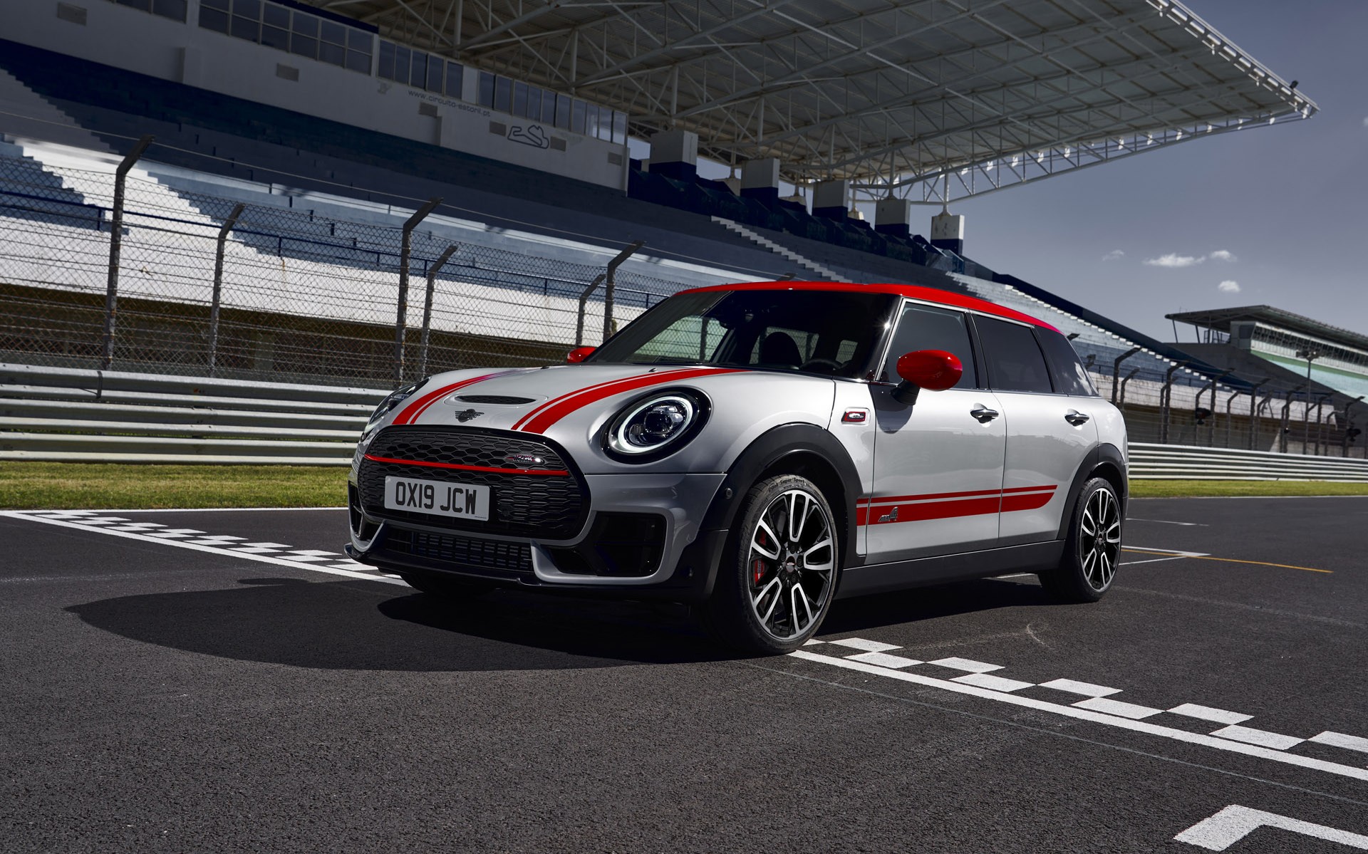 Τα MINI John Cooper Works στην πίστα των Μεγάρων