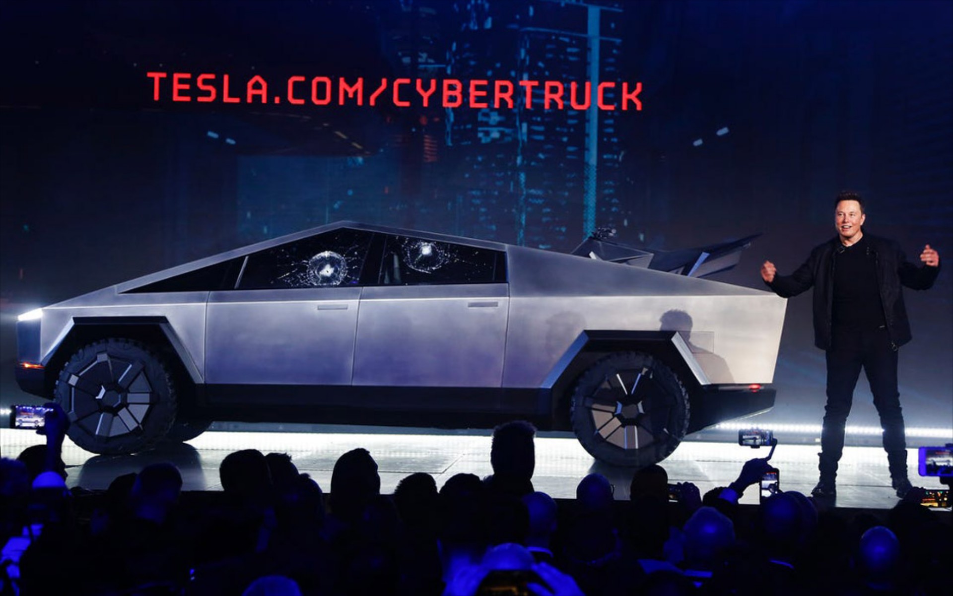 Άθραυστα παράθυρα στο pick up της Tesla; Μάλλον όχι (vid)