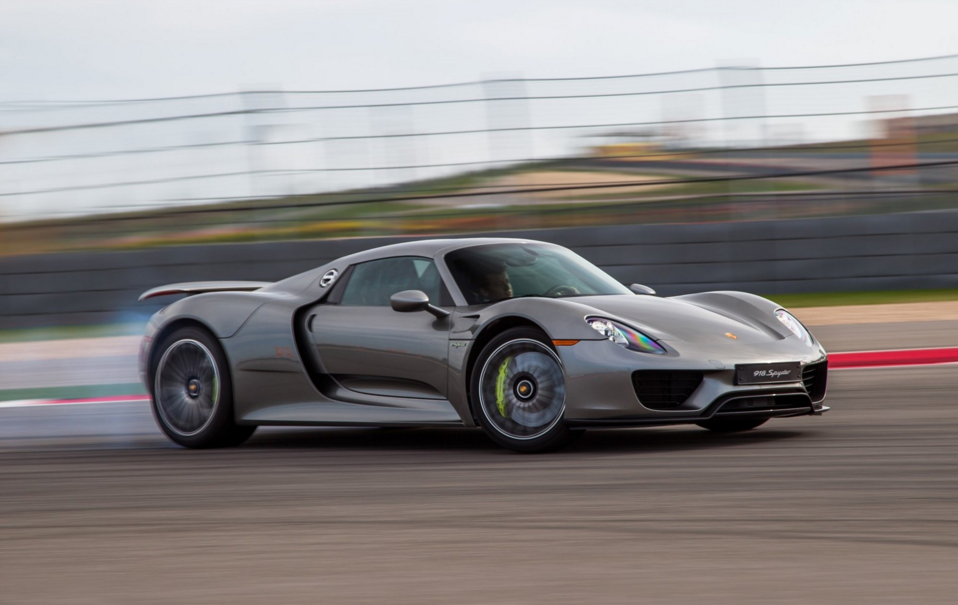 Αλλαγή πλάνων για το hypercar της Porsche