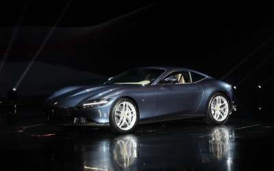 H Ferrari Roma στην καρδιά της Ρώμης (video)