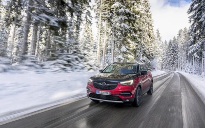 Οδηγούμε το Opel Grandland X Hybrid4 - Ορόσημο