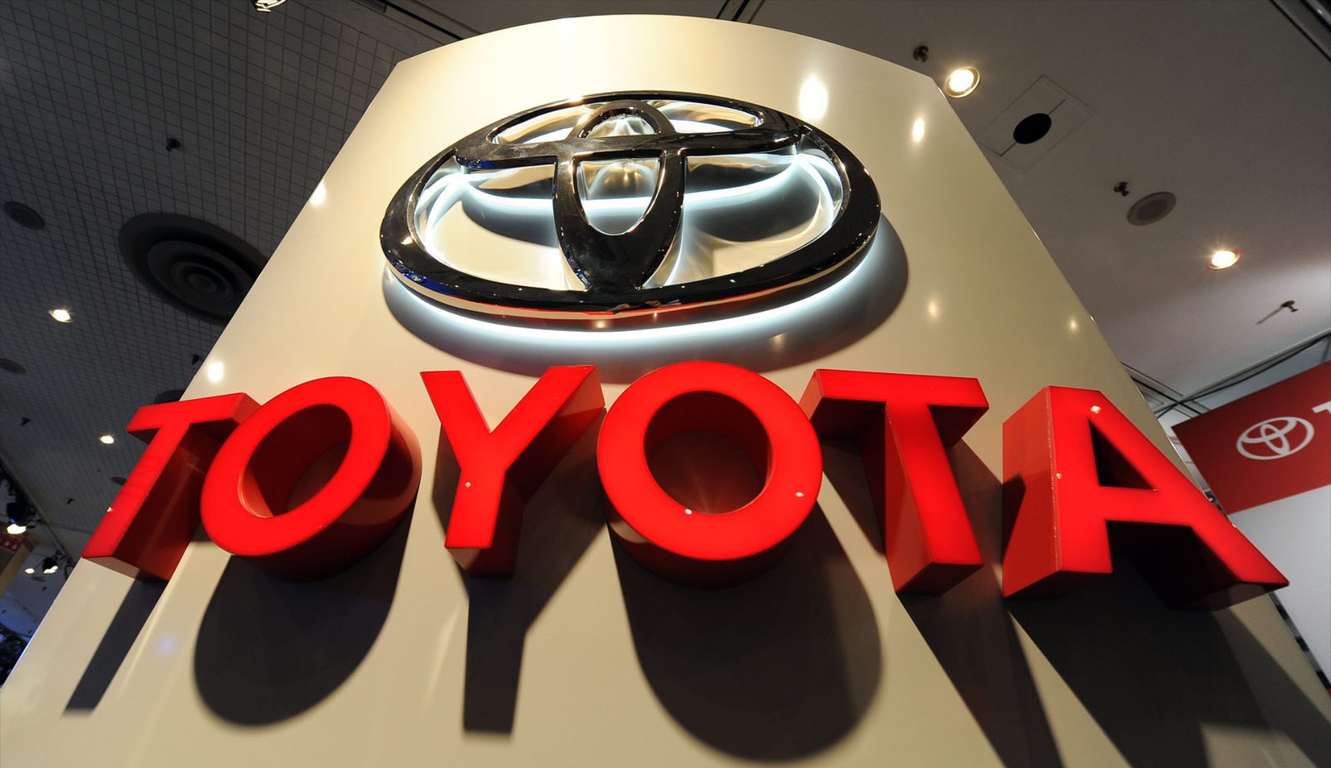 150 οχήματα προσφέρει η Toyota για το πρόγραμμα «Βοήθεια στο σπίτι»