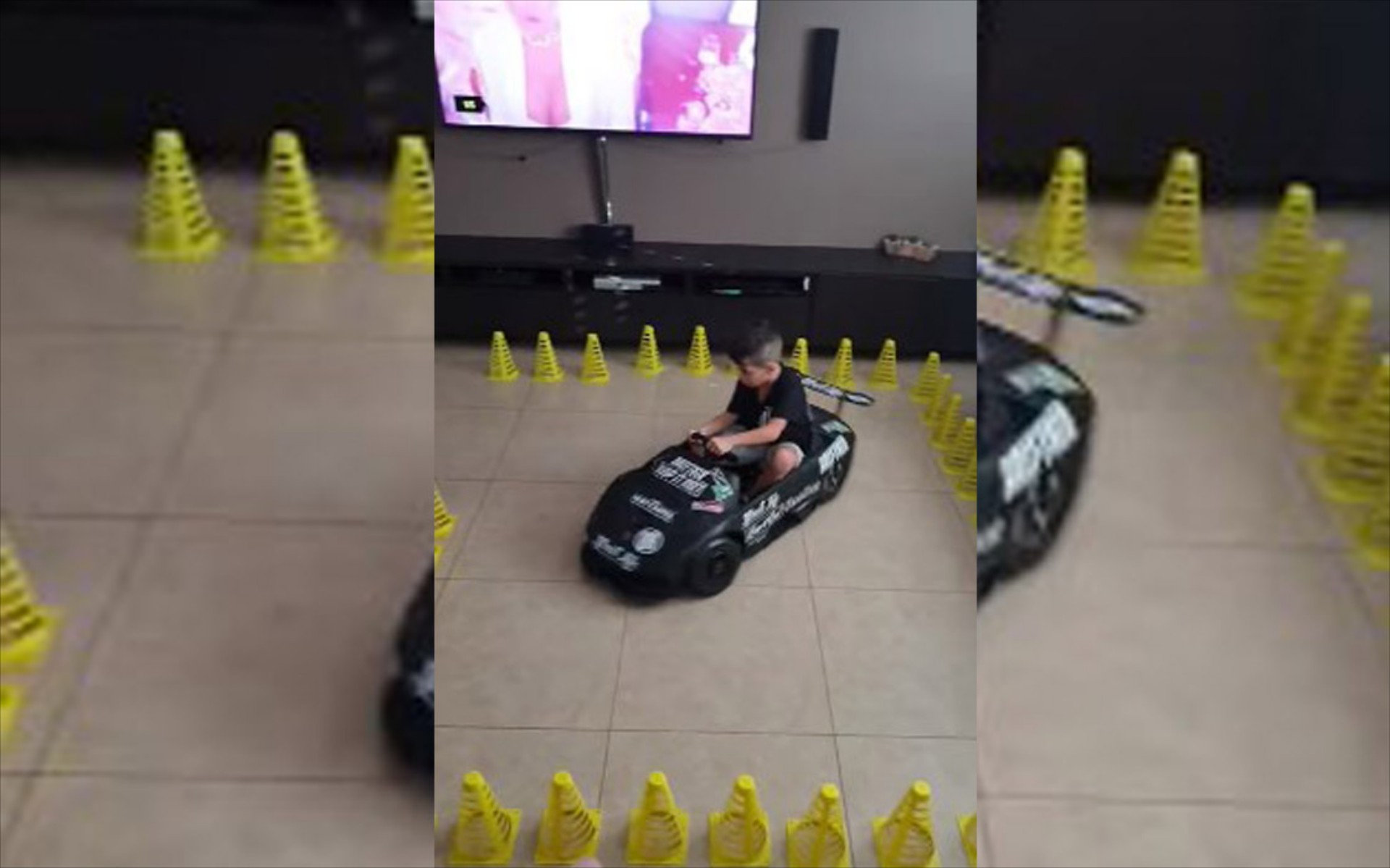 Drift στο σαλόνι τις μέρες της καραντίνας (video)