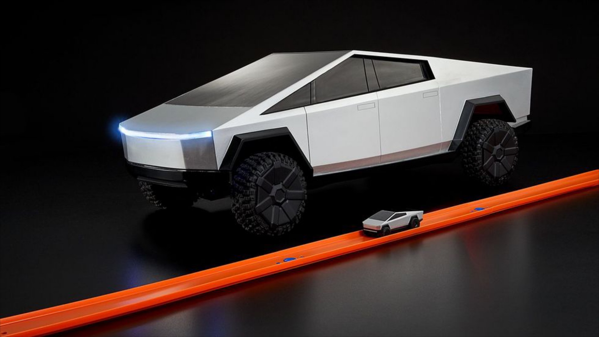 Σου αρέσει το Tesla Cybertruck; Πάρ' το σε τηλεκατευθυνόμενο