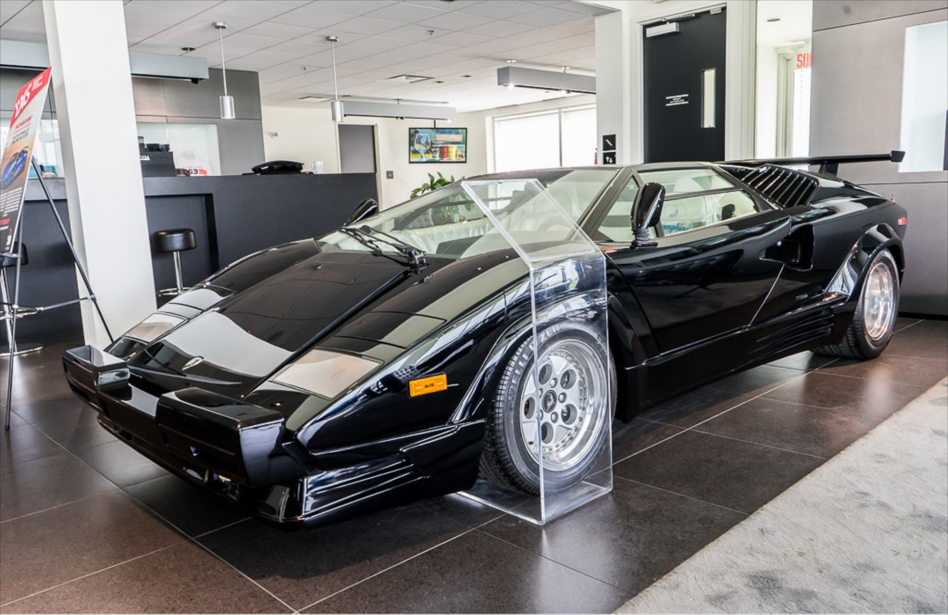 Μία Lamborghini Countach με μόλις 135 χλμ.! 