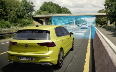 Video: Πώς λειτουργεί το σύστημα Travel Assist στο νέο Volkswagen Golf