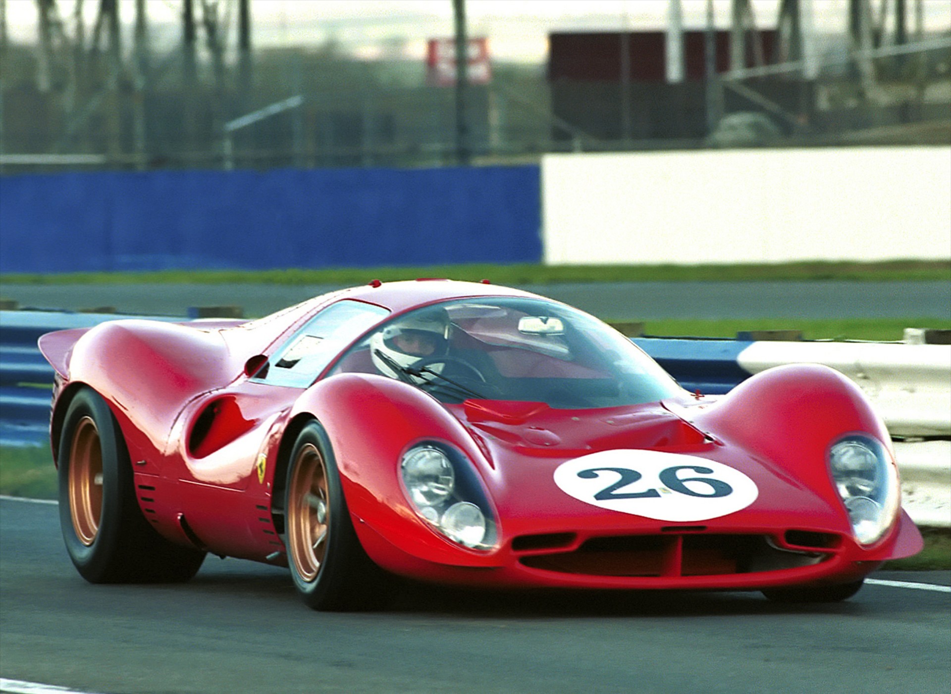 Κάνει τα καθημερινά του ψώνια με κλασική αγωνιστική Ferrari! (video)