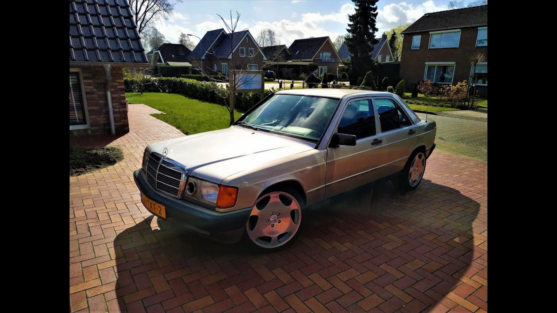 Τι γίνεται αν τοποθετήσεις έναν V12 σε μία Mercedes 190; (video)