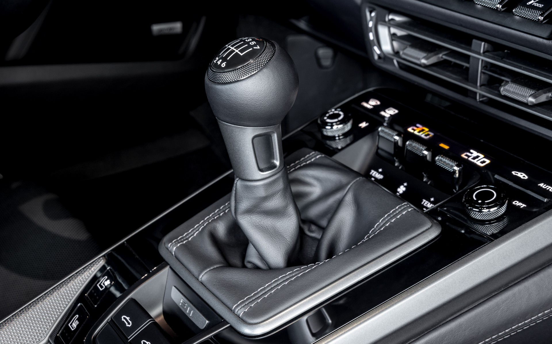 Με νέο 7άρι χειροκίνητο κιβώτιο η Porsche 911!