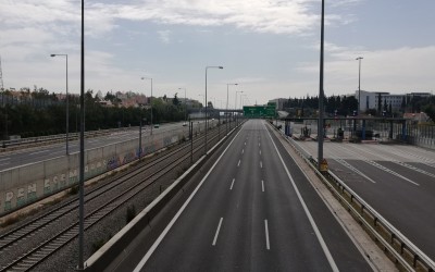 Έρημος δρόμος η Αττική Οδός στην καραντίνα