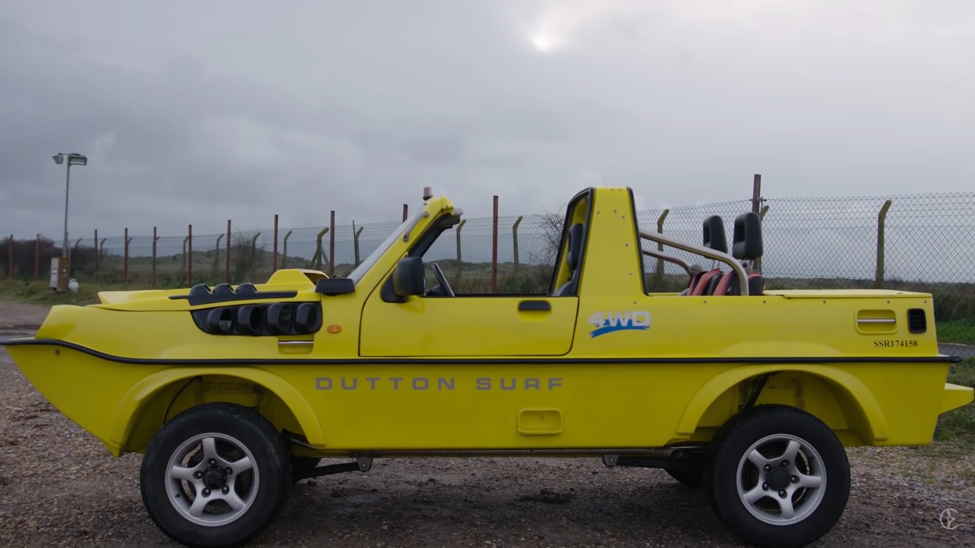 Ένα Suzuki Jimny με… βατραχοπέδιλα (video)