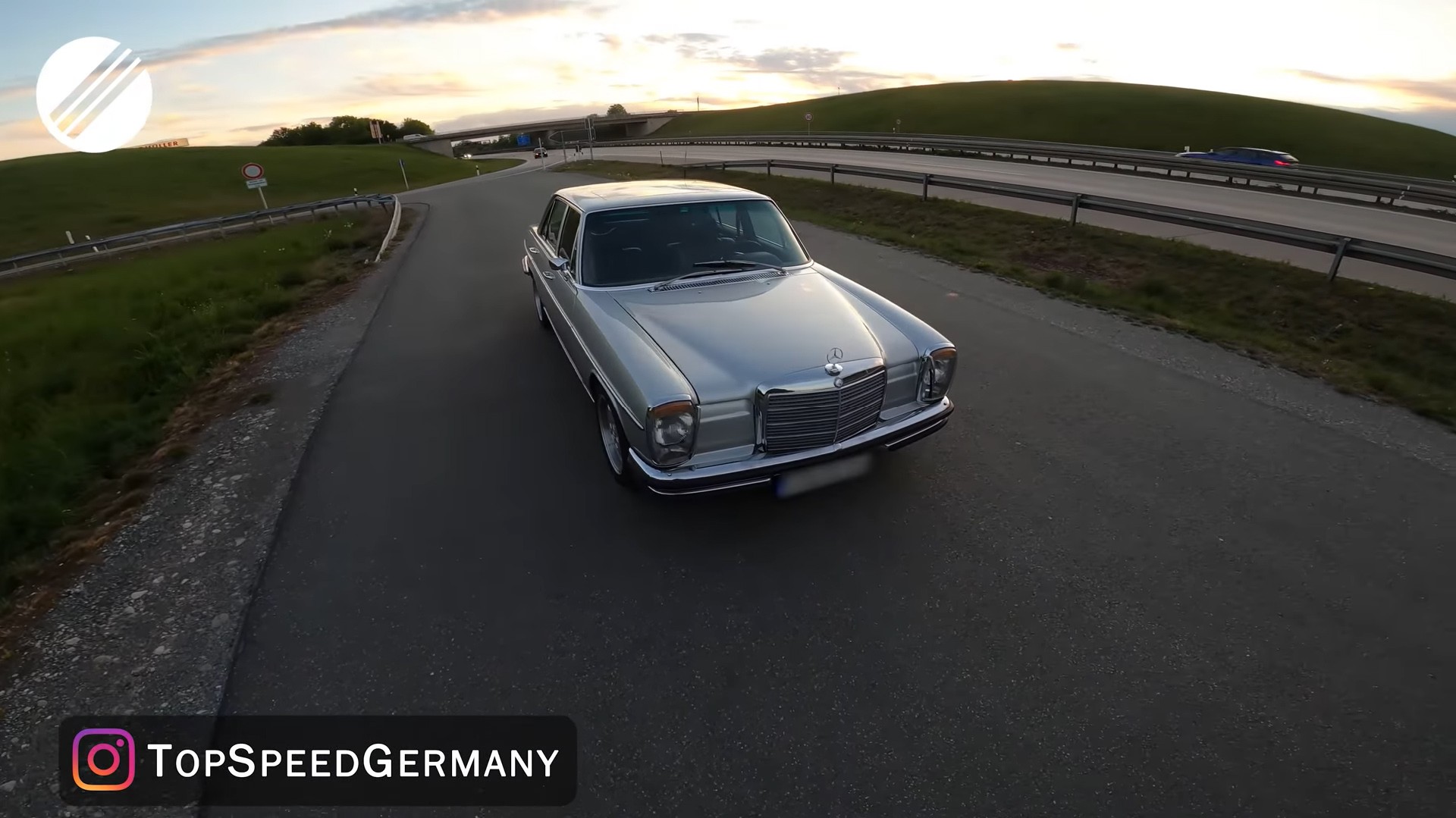 Μια κλασσική Mercedes 280E 