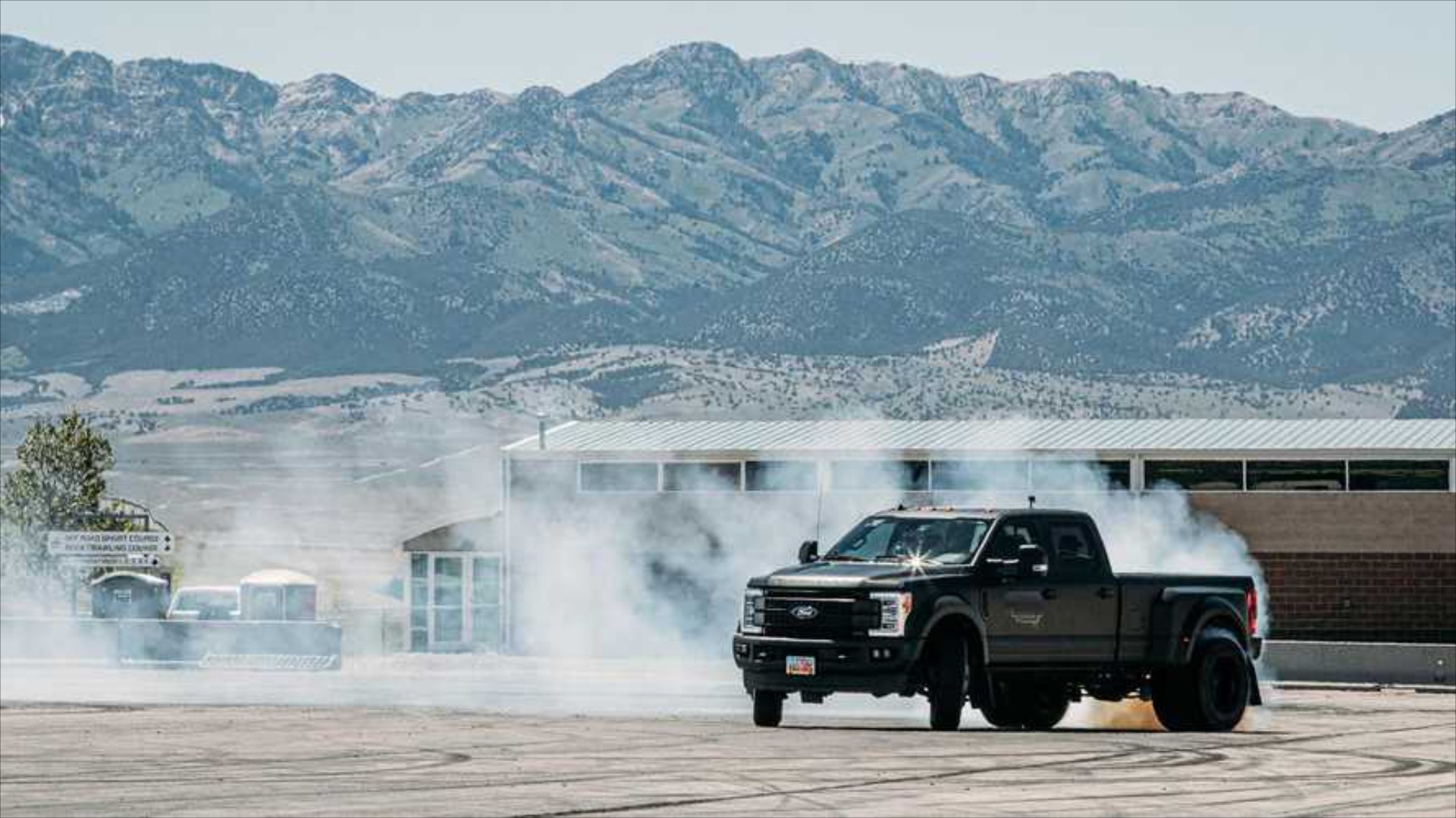 O Ken Block ντριφτάρει και με Ford F-450 τεσσάρων τόνων! (video)