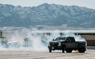 O Ken Block ντριφτάρει και με Ford F-450 τεσσάρων τόνων! (video)