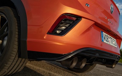 Ηλεκτρικό αθόρυβο ή τούρμπο με εξατμίσεις Akrapovic;
