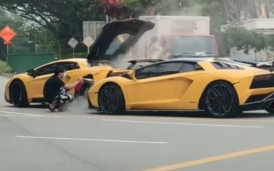 Δύο Lamborghini Aventador S “κλειδώνουν τα κέρατα” τους! [video]