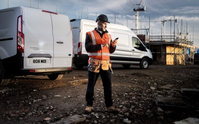 Πλουσιότερος στάνταρ εξοπλισμός και στοιχεία συνδεσιμότητας για τα επαγγελματικά μοντέλα Ford