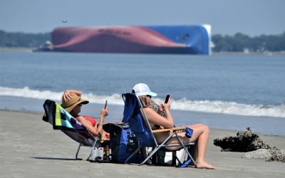 10 μήνες μετά, 4.000 αυτοκίνητα παραμένουν μέσα στο μισοβυθισμένο πλοίο!