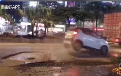 Ο δρόμος με τις τεράστιες λακκούβες – Πραγματικά δεν αντέχεις να το βλέπεις