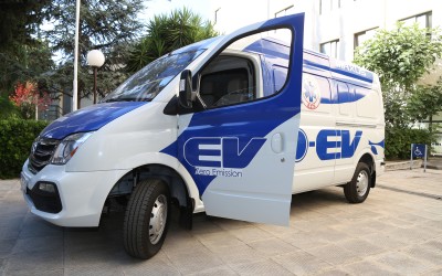 Ένα ηλεκτρικό van Maxus στις υπηρεσίες του ΕΚΑΒ