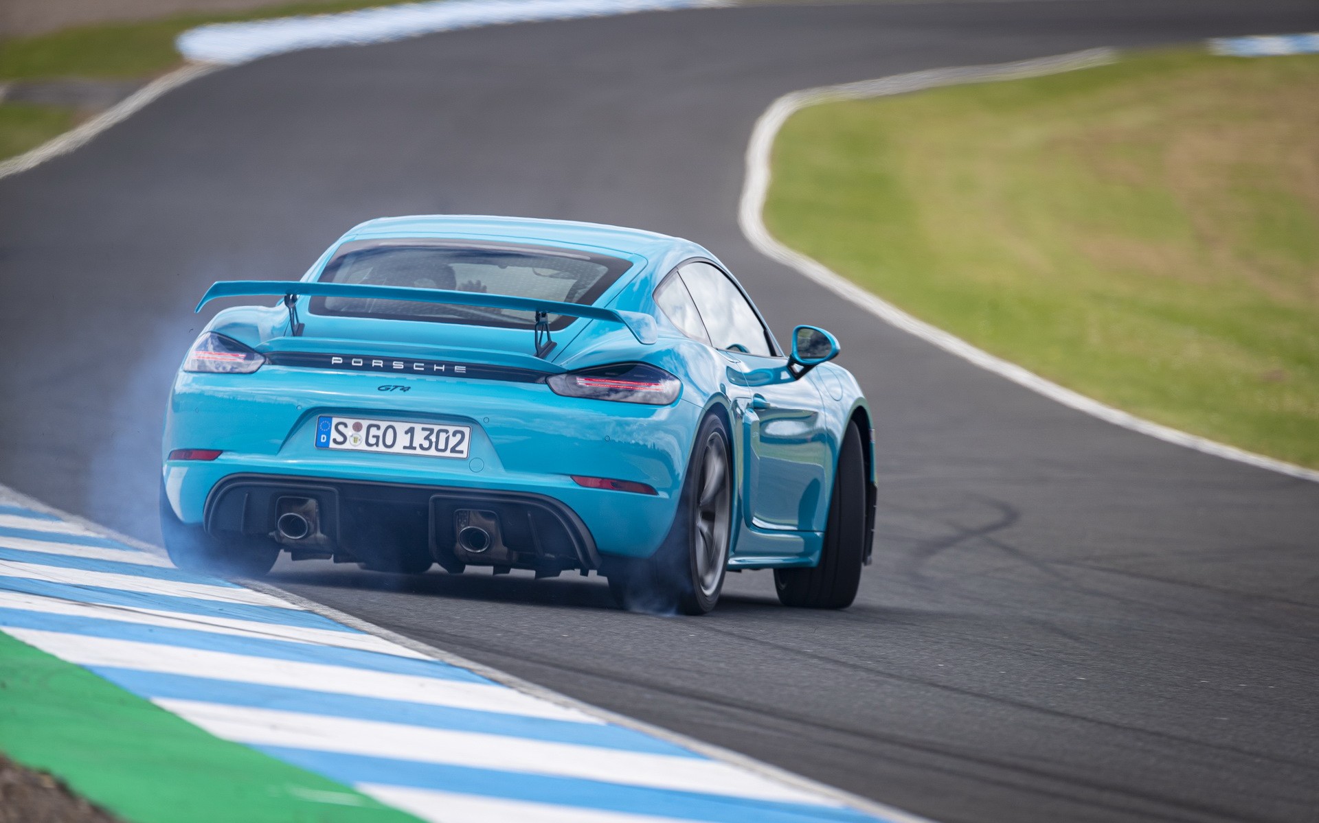 Η Porsche δεν «σκοτώνει» τους ατμοσφαιρικούς κινητήρες