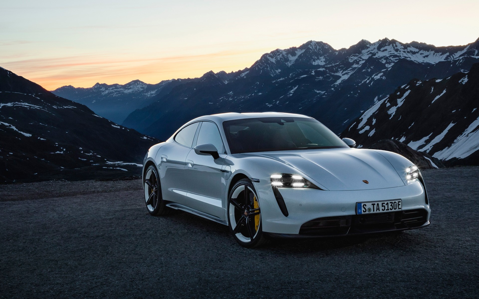 Ανάρπαστη η Porsche Taycan, “σπρώχνει” παραπίσω το λανσάρισμα της Cross Turismo!