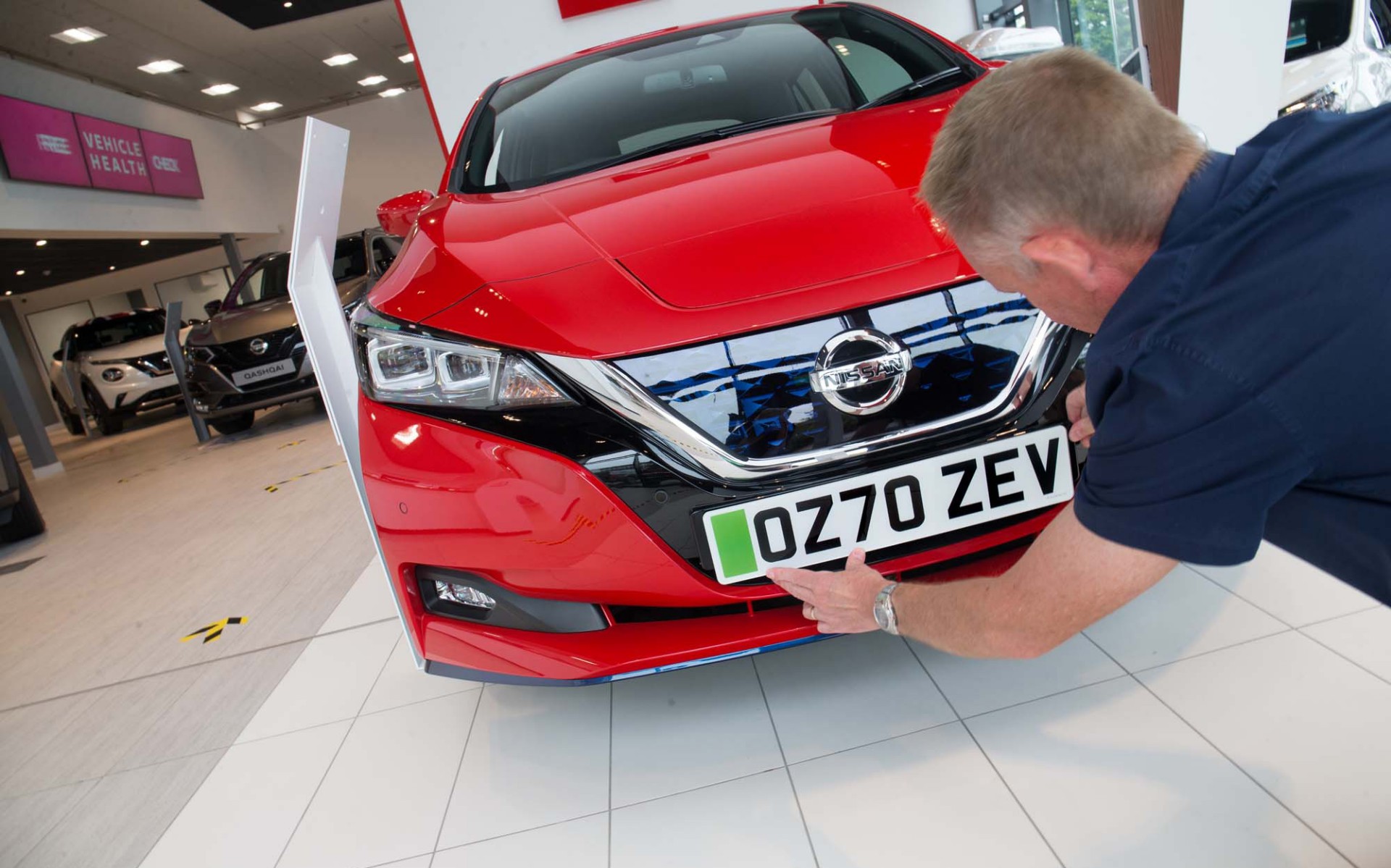 Έτσι θα είναι οι πράσινες πινακίδες για τα ηλεκτρικά αυτοκίνητα στη Μ.Βρετανία