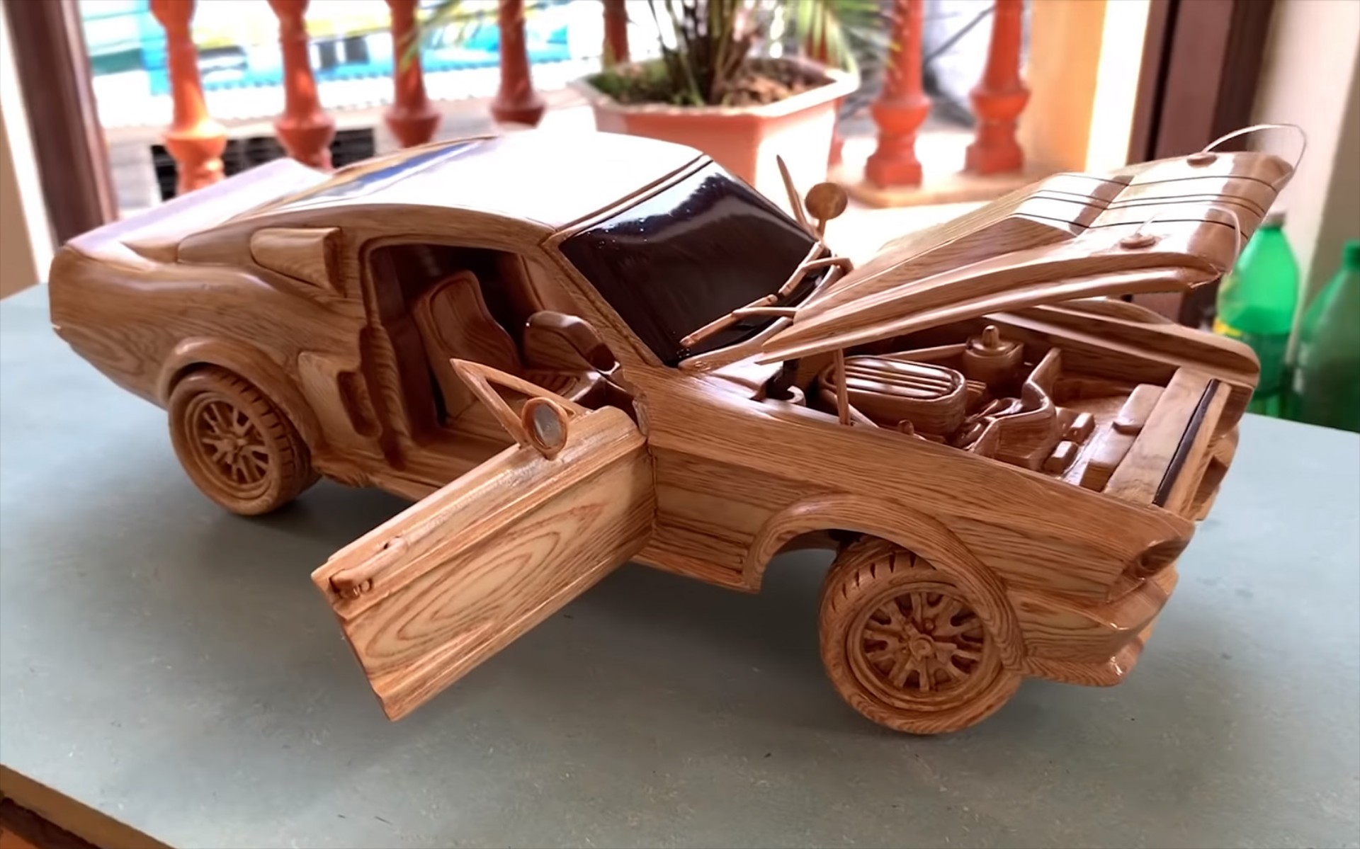 Shelby GT500 1967: Εξιτάρει ακόμα και σε ξύλινη μορφή, μικρού μεγέθους! (Video)