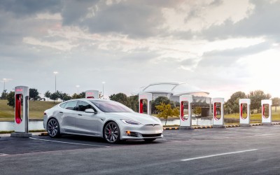 Απώλειες 80 δισ. δολαρίων για την Tesla στο χρηματιστήριο μέσα σε μια μέρα!