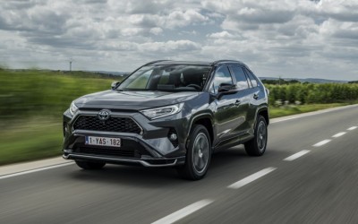Αυτό είναι το νέο Toyota RAV4 Plug-in Hybrid, με 306 ίππους