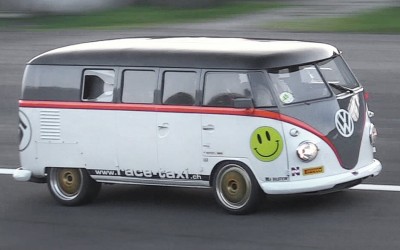 Volkswagen van ταπεινώνει supercars στην πίστα της Μόντζα! [Video]