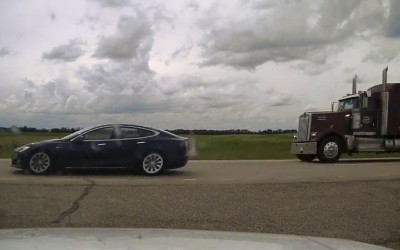 Η αστυνομία έπιασε ένα Tesla Model S να πηγαίνει με 150 km/h στον αυτόματο, ενώ ο οδηγός κοιμόταν